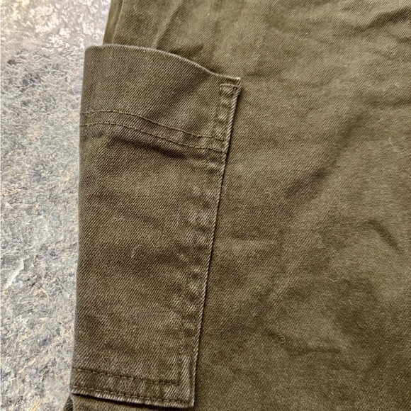 Levi's Green Boot Cut Jeans with Classic Style - Picture 5 of 8